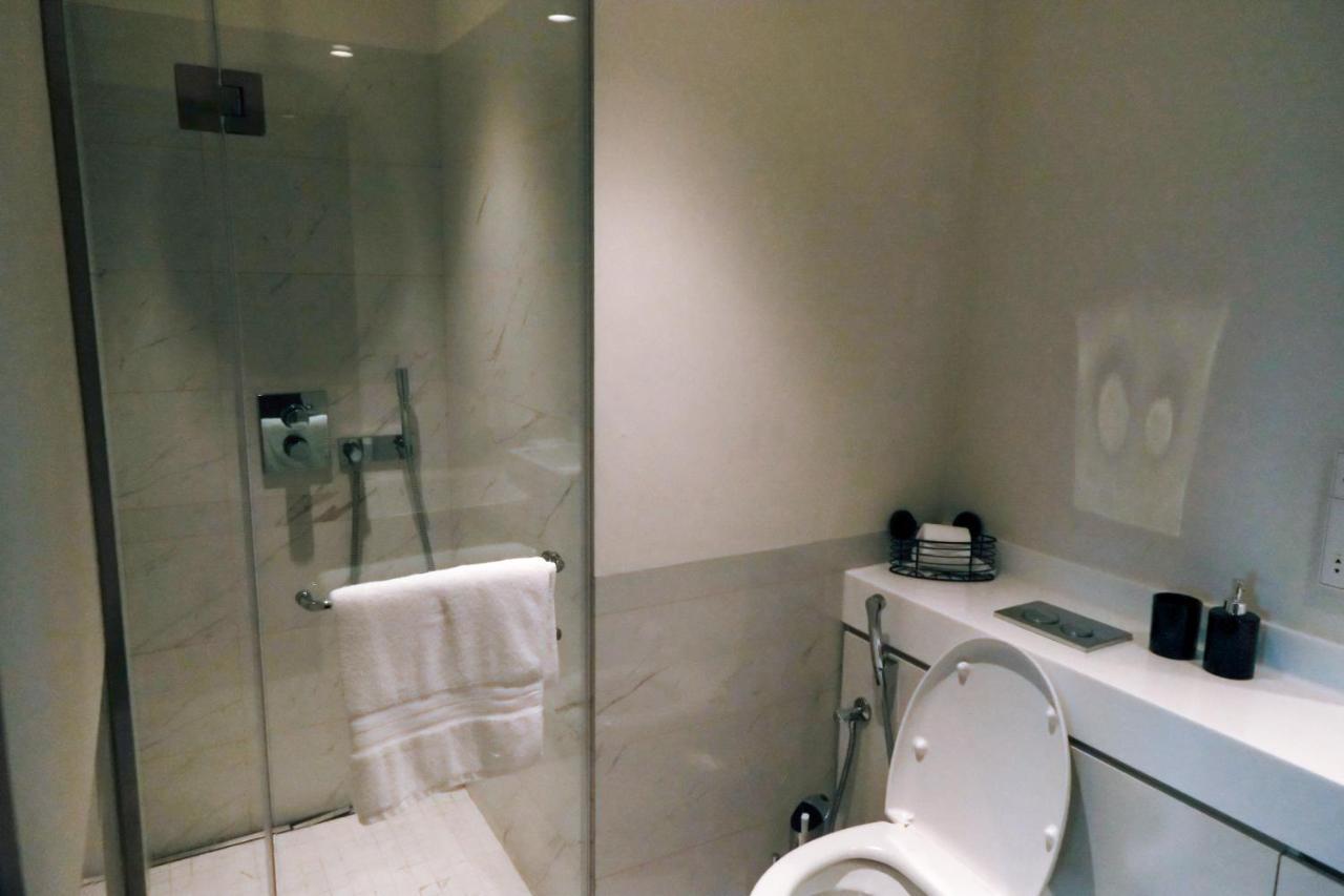 Brand New Water Front Luxury Cinnamon Suites Apartment In Heart Of Colombo City Exterior foto