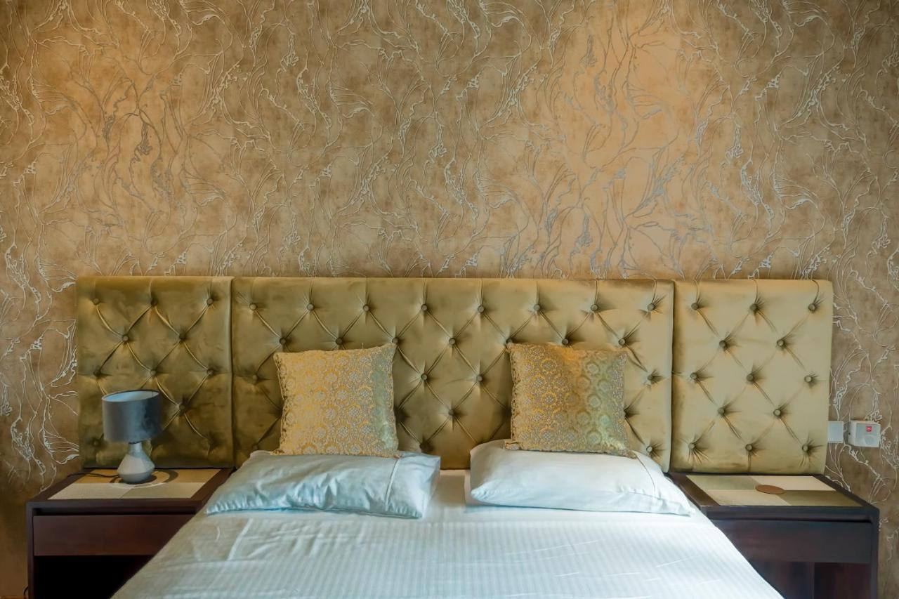 Brand New Water Front Luxury Cinnamon Suites Apartment In Heart Of Colombo City Exterior foto