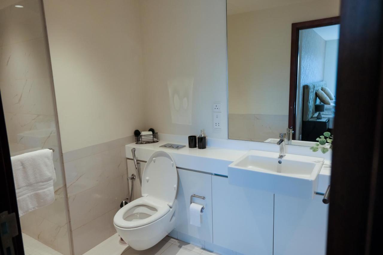 Brand New Water Front Luxury Cinnamon Suites Apartment In Heart Of Colombo City Exterior foto