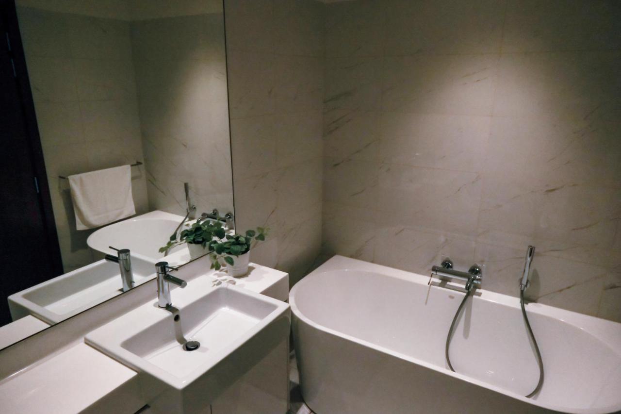Brand New Water Front Luxury Cinnamon Suites Apartment In Heart Of Colombo City Exterior foto