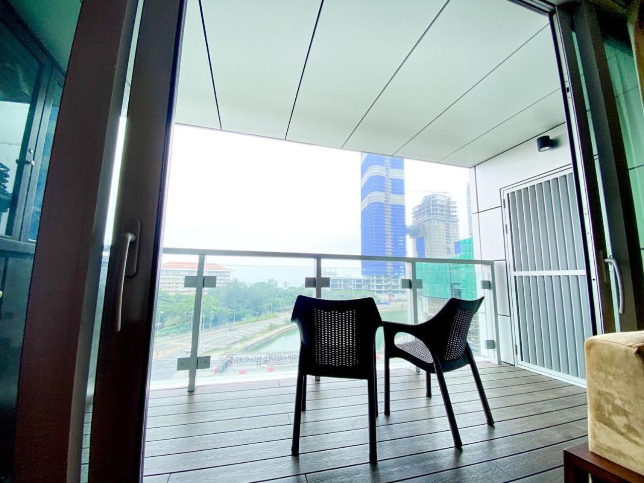 Brand New Water Front Luxury Cinnamon Suites Apartment In Heart Of Colombo City Exterior foto
