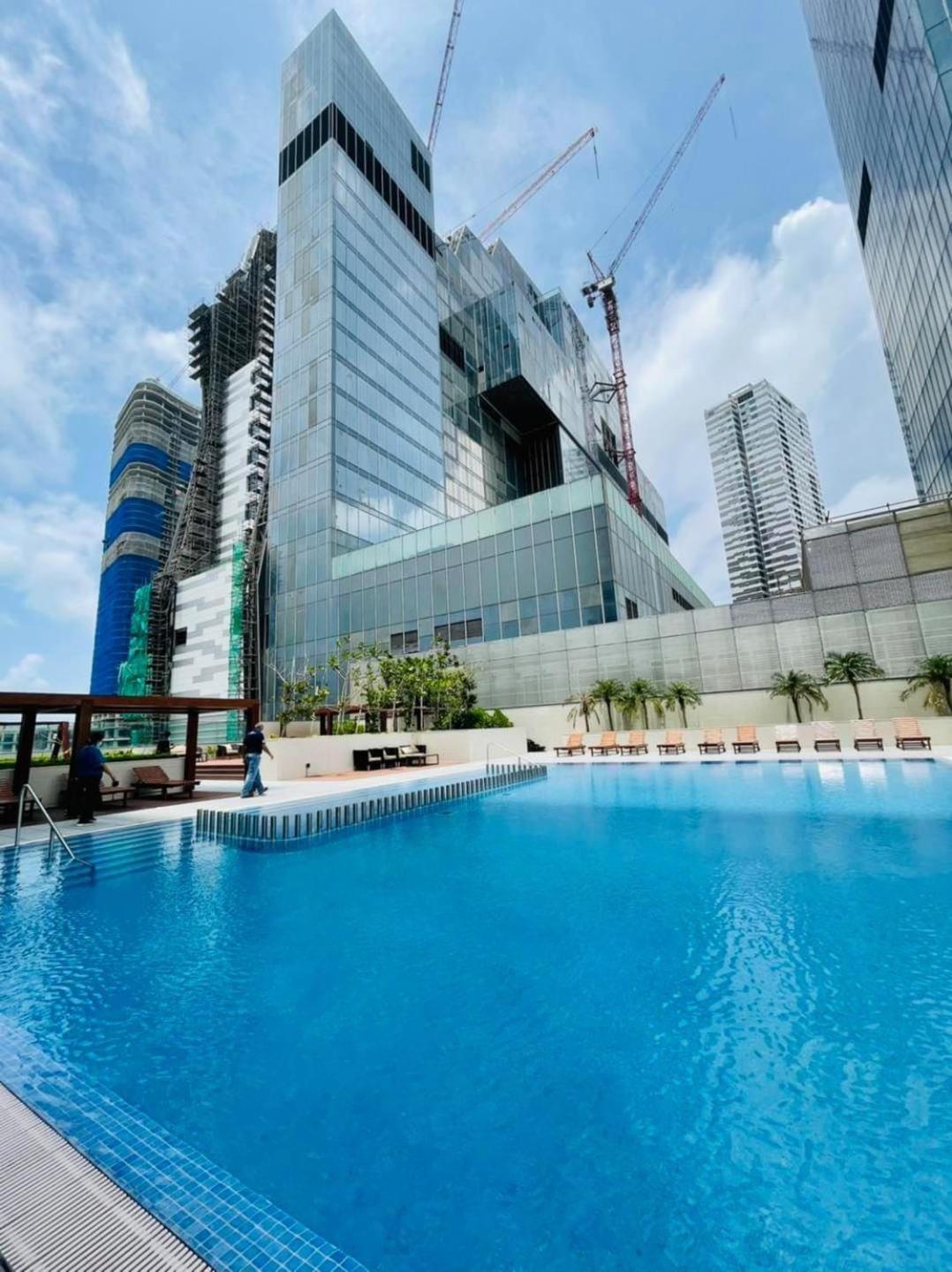 Brand New Water Front Luxury Cinnamon Suites Apartment In Heart Of Colombo City Exterior foto